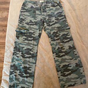 Universal Thread Olive Green Camouflage Cargo Pants